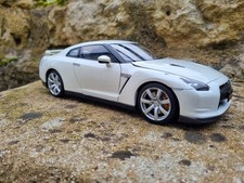 7& Nissan GTR R35 Pearl White