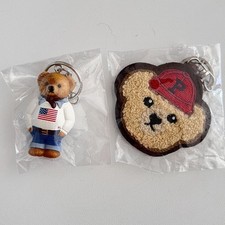 Ralph Lauren Polo Bear pull blanc et casquette rouge sac visage breloque port...