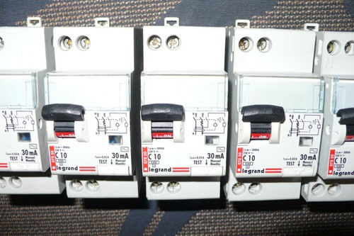 Disjoncteur differentiel 10a - disjoncteur,