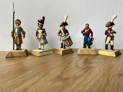 Lot figurines bois - de, en