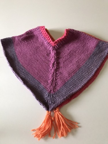 Poncho enfant neuf tricoté