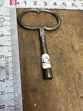Clé d'horloge pendule remontoir ancien en fer  Carré De 5  mm . Réf. N.7