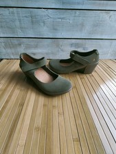 chaussures art daim kaki