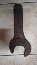 Grosse clé anglaise en acier