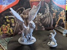 figurine de dragon sur socle /