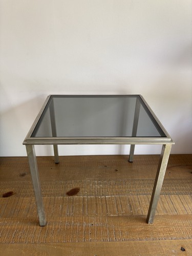 Petite table basse design - table,