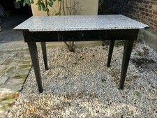 Table en bois vintage