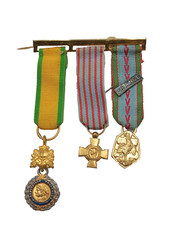 P1/08/25 (REF26510) Lot of 3 Military Medals Discounted French Medal