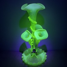 Épergne tulipier en verre opalescent ouraline Art Nouveau vase 4 cornets 48 cm