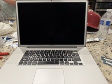 Apple MacBook Pro 17-inch 2011 - Read