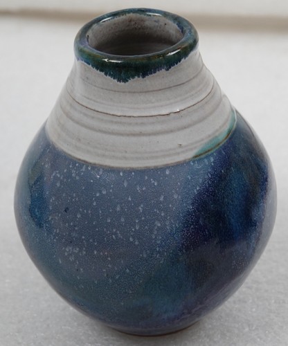 Flower vase krueger signed - flower,