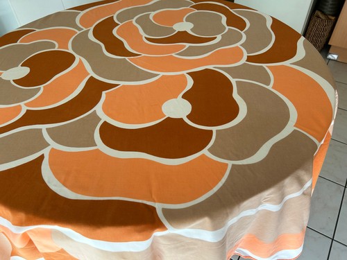 Belle nappe ronde vintage