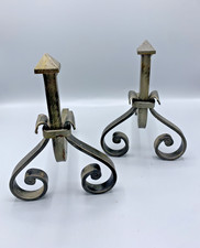 Paire de chenets anciens en fer forgé avec volutes