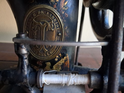 Ancienne machinea coudre - ancienne,