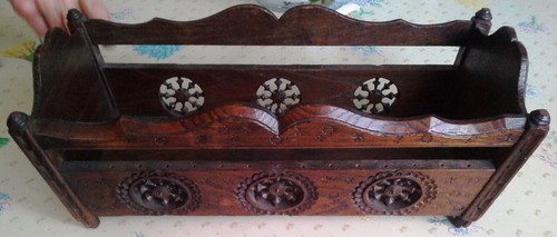 Petit lit ancien ouvragé - , pour