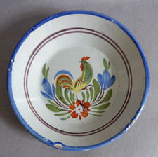 Petite assiette calotte en faïence de l'Est à décor d'un coq ( 19,8cm)