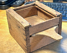Primitive Antique Queen Bee Box Wood For Divided Transport!! MAINE Made!