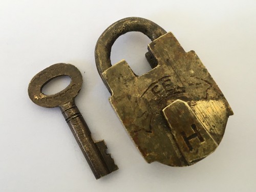 Ancien cadenas laiton - cadenas,
