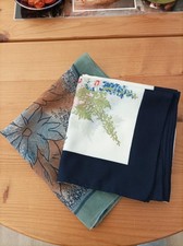 Deux foulards polyester