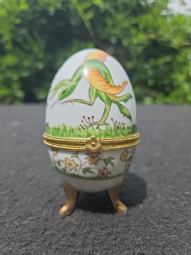 Oeuf en porcelaine pilulier