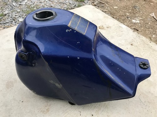 Reservoir essence tank pour - un,