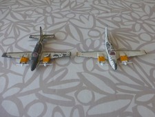 Lot de 2 avions Dinky Toys 715