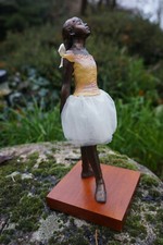 DE05  FIGURINE STATUETTE DANSEUSE  DEGAS  DE 14 ANS DANSE CLASSIQUE 21CM MUSEE