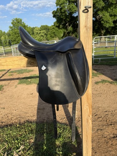Bates innova dressage saddle - innova,