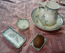 Joli service de toilette