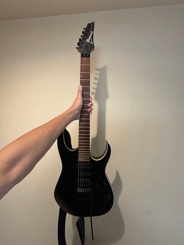 Guitare électrique noire
