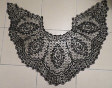 COL DENTELLE NOIRE XIXème GUIPURE le PUY en VELAY  hauteur: 40 cm DEUIL