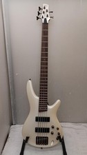 Guitare basse électrique