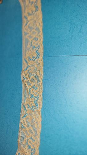 Ruban ancien dentelle 9m x - /,