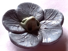 1 NICE ANTIQUE HABERDASHERY CERAMIC BUTTON DIAMETER 3.9 CM