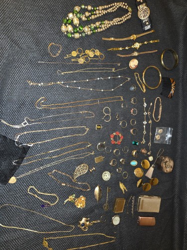 Lot bijoux anciens - bijoux, plaque