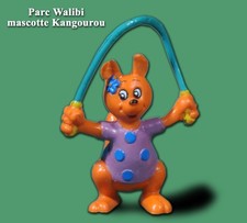 Parc Walibi, mascotte Kangourou sautant à la corde, figurine en PVC