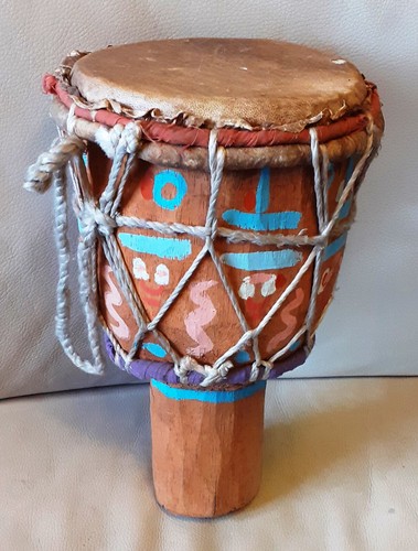 Ancien djembe bois drum - ancien,