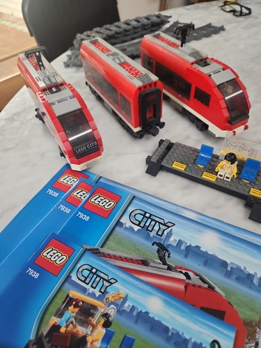 Lego passenger train 7938 - passenger,