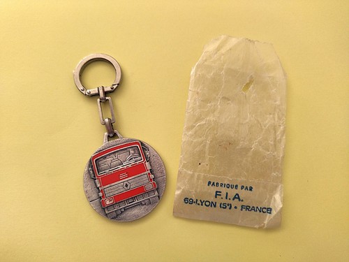 Rare ancien porte clés - porte,