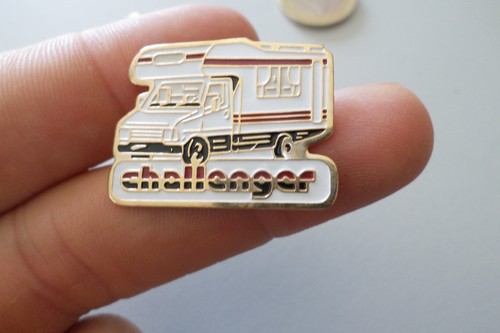 Petit badge pin broche - badge,