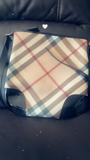 sac bandouliere burberry en très bon état utilise juste quelques fois. 