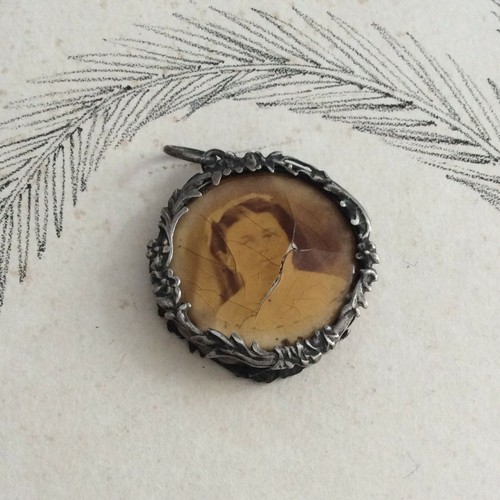 Médaillon pendentif porte - médaillon,