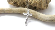 Collier pendentif croix