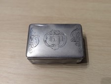 Boîte de toilette ancienne