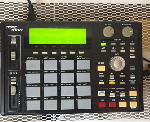 Akai mpc1000 sampler - akai,