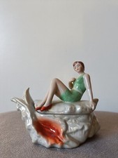 Baigneuse : boite / figurine en porcelaine allemande/Meissen