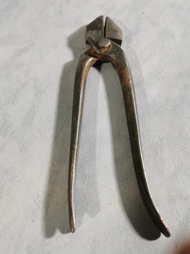 Outil ancien cordonnier pince