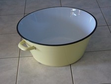 Grande bassine émaillée