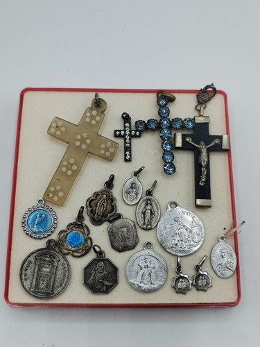 Lot pendentifs médailles - 15,