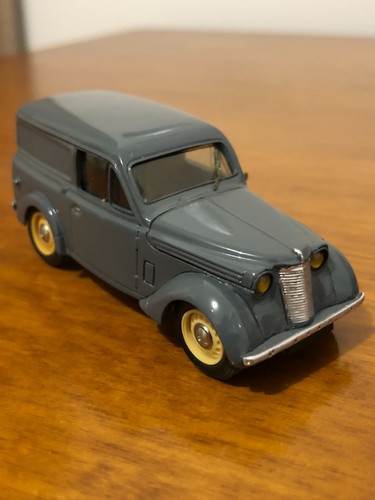 Juvaquatre renault heco - 1/43,